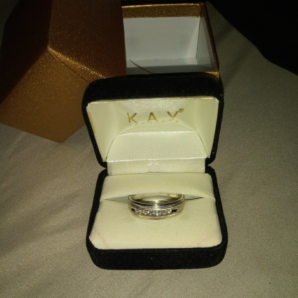A men's wedding band
